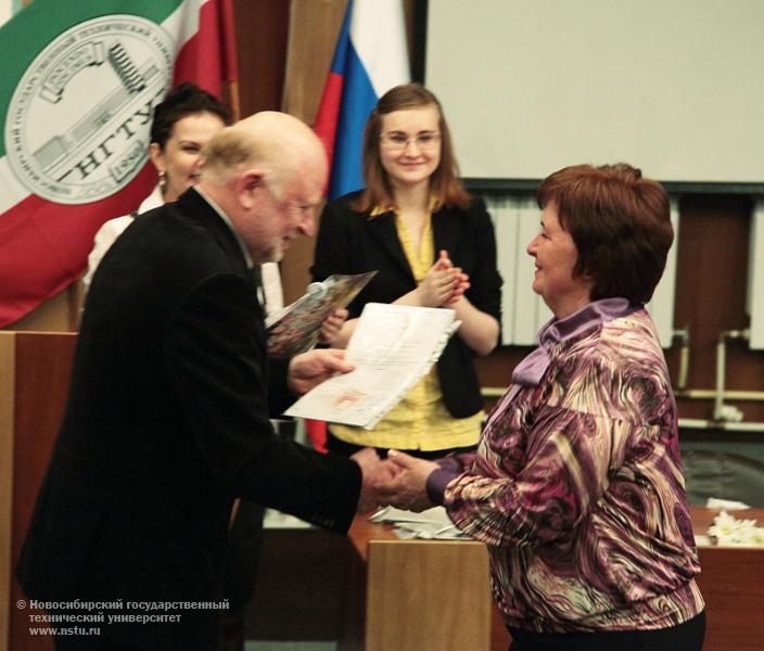 29.04.11 Выпускной на Народном факультете в НГТУ, фотография: В. Невидимов