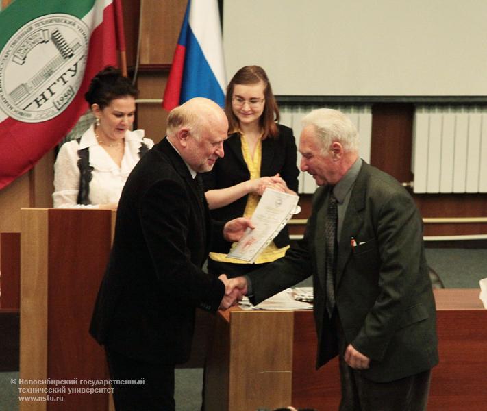 29.04.11 Выпускной на Народном факультете в НГТУ, фотография: В. Невидимов