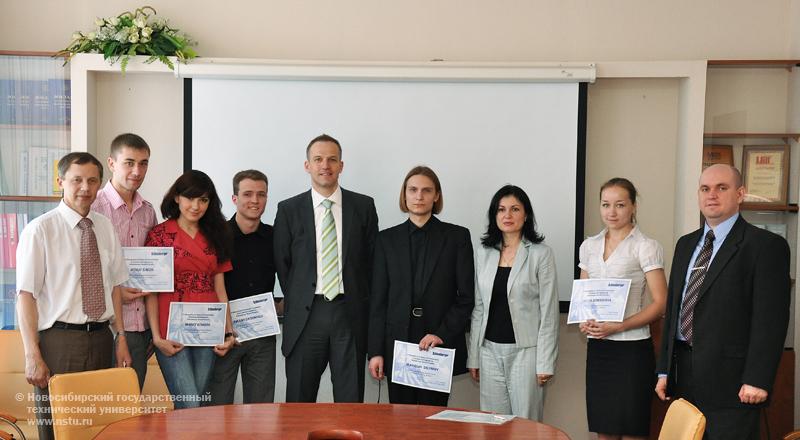 02.06.11 Студенты, магистранты и аспиранты НГТУ получили стипендии компании Шлюмберже, фотография: В. Невидимов