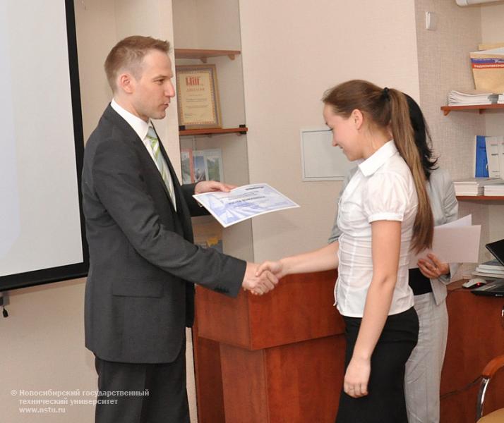 02.06.11 Студенты, магистранты и аспиранты НГТУ получили стипендии компании Шлюмберже, фотография: В. Невидимов