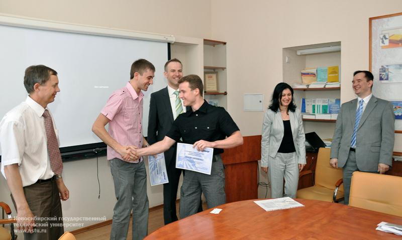 02.06.11 Студенты, магистранты и аспиранты НГТУ получили стипендии компании Шлюмберже, фотография: В. Невидимов