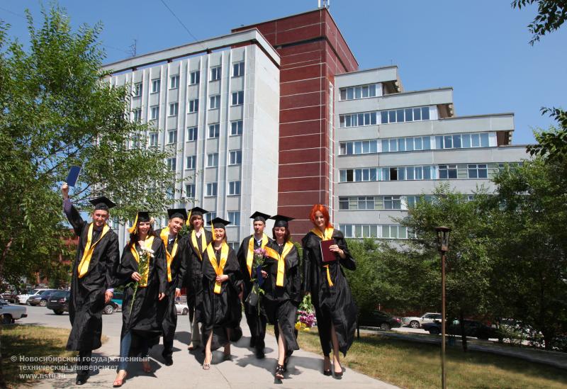 05.07.11 Вручение дипломов в НГТУ (АВТФ), фотография: В. Невидимов