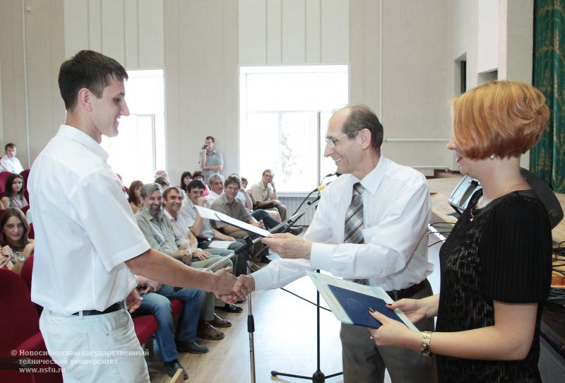05.07.11 Вручение дипломов в НГТУ (МТФ), фотография: В. Невидимов