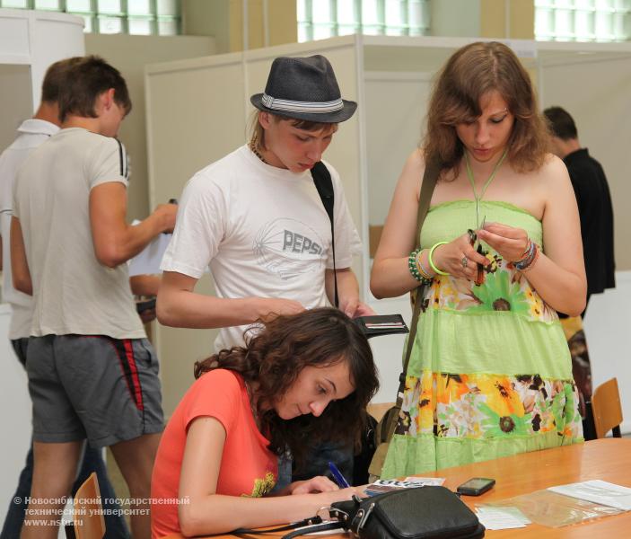 11.07.11 В НГТУ продолжается приемная кампания , фотография: В. Невидимов