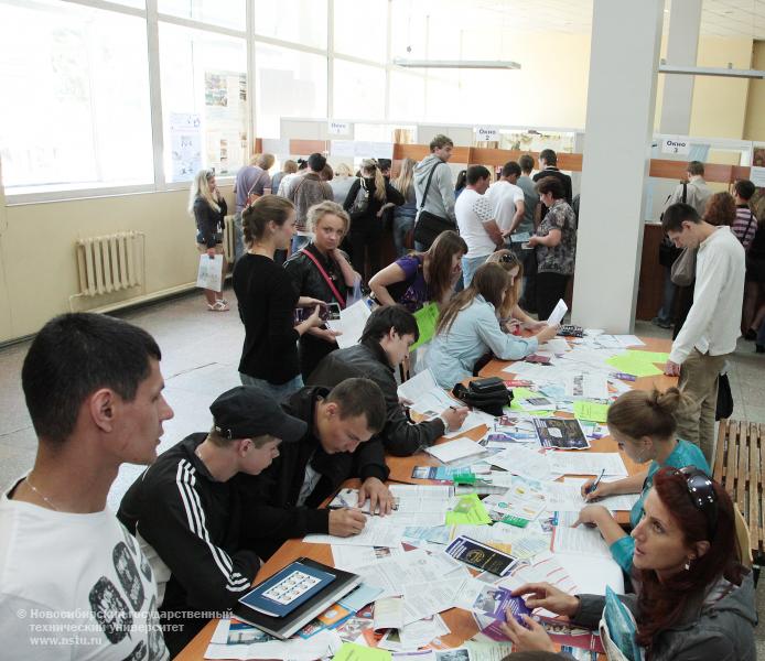 11.07.11 В НГТУ продолжается приемная кампания , фотография: В. Невидимов