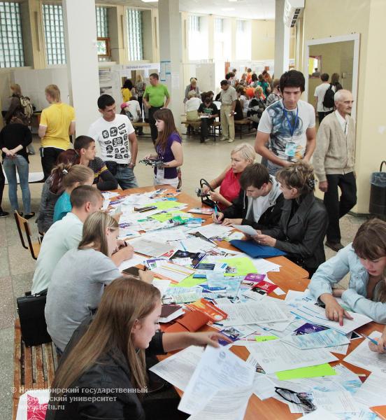 11.07.11 В НГТУ продолжается приемная кампания , фотография: В. Невидимов