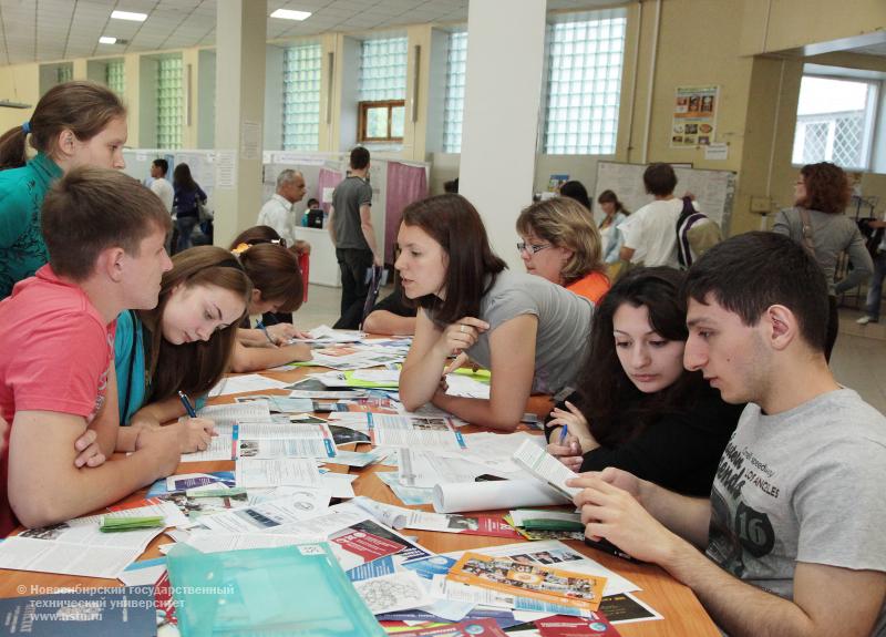11.07.11 В НГТУ продолжается приемная кампания , фотография: В. Невидимов