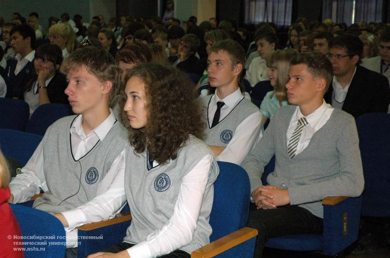 Лекция ректора НГТУ для учащихся старших классов лицеев и гимназий , фотография: В. Кравченко