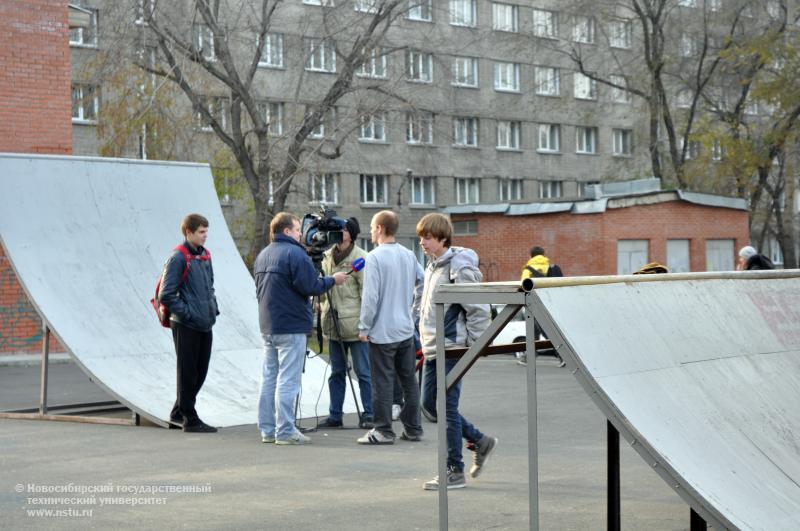 26.10.11     26 октября в НГТУ будет установлена первая в Новосибирске площадка для экстремального отдыха , фотография: В. Кравченко