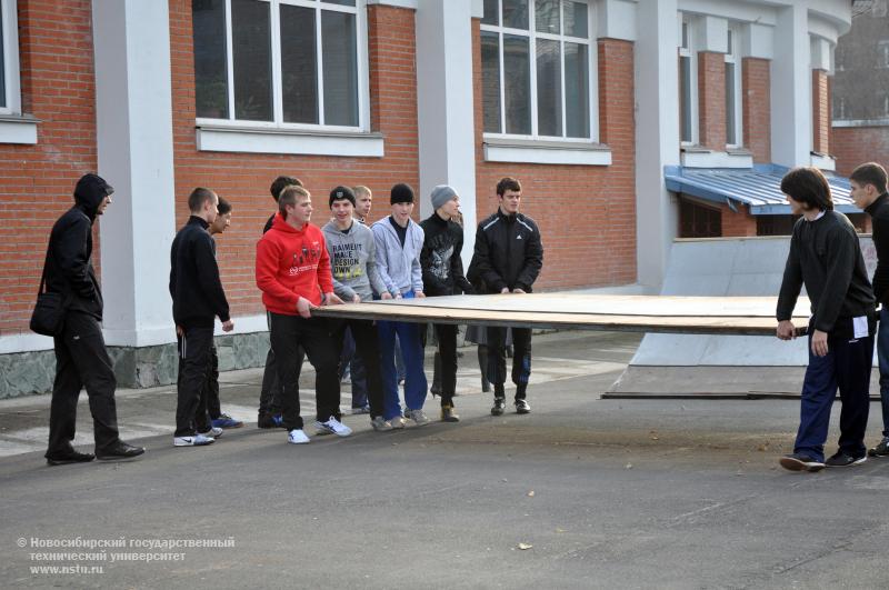 26.10.11     26 октября в НГТУ будет установлена первая в Новосибирске площадка для экстремального отдыха , фотография: В. Кравченко