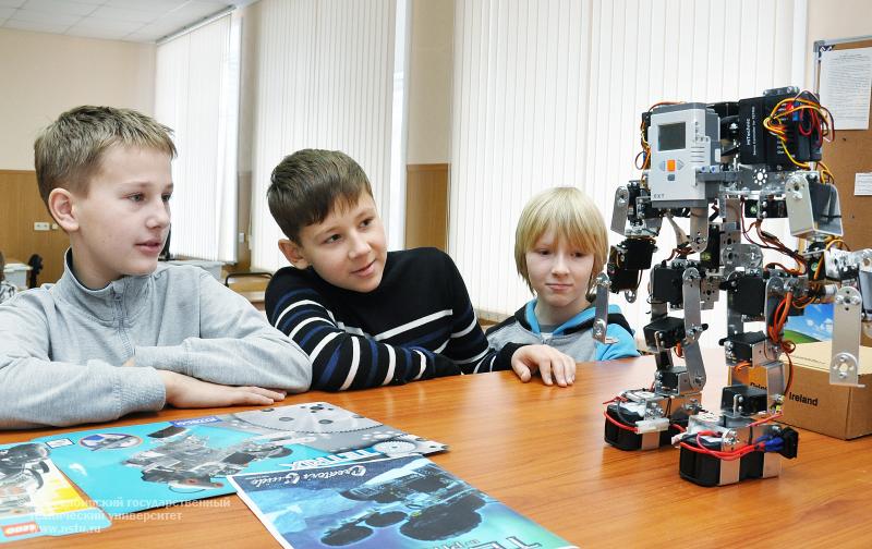 1.11.2011  В НГТУ начались занятия по робототехнике , фотография: В. Невидимов