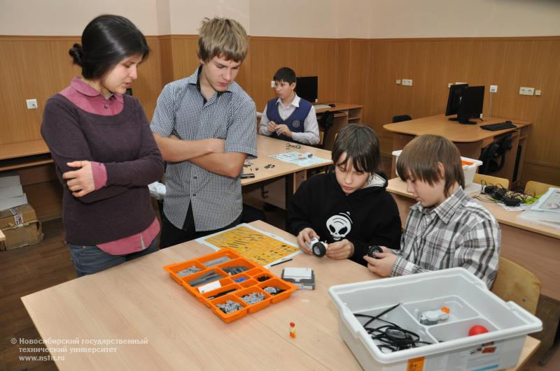 01.11.11 В НГТУ начались занятия по робототехнике , фотография: В. Невидимов