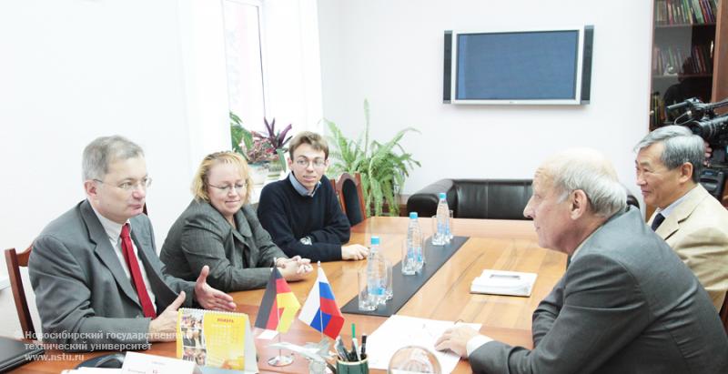 14.11.11     НГТУ посетил новый генеральный консул Генерального консульства Федеративной Республики Германия в Новосибирске , фотография: В. Невидимов