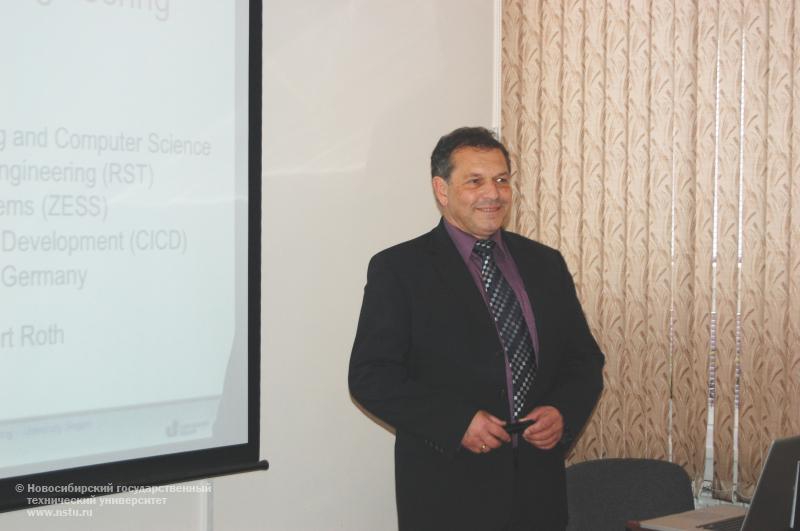 07.12.11 НГТУ посетил профессор университета Зиген (Германия) , фотография: О. Сеньшина