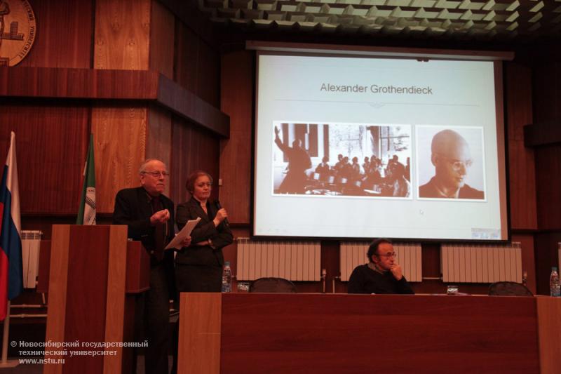 06.12.11 Презентация книги профессоров Массачусетского технологического университета (США) и Университета Париж-VII имени Дени Дидро (Франция) , фотография: В. Невидимов