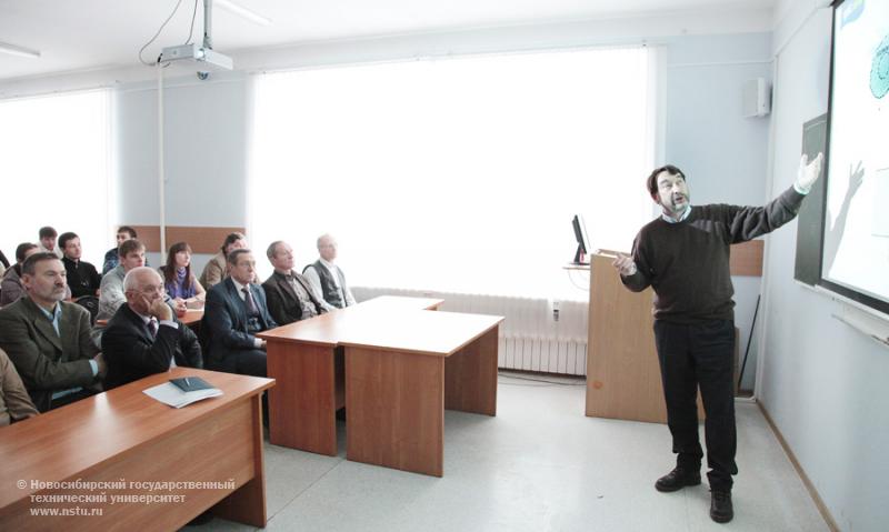 21.12.11 В НГТУ состоится публичная лекция руководителя группы квантовых измерений Института фотонных технологий (Йена, Германия) «Сверхпроводящие квантовые биты. Современное состояние» , фотография: В. Невидимов