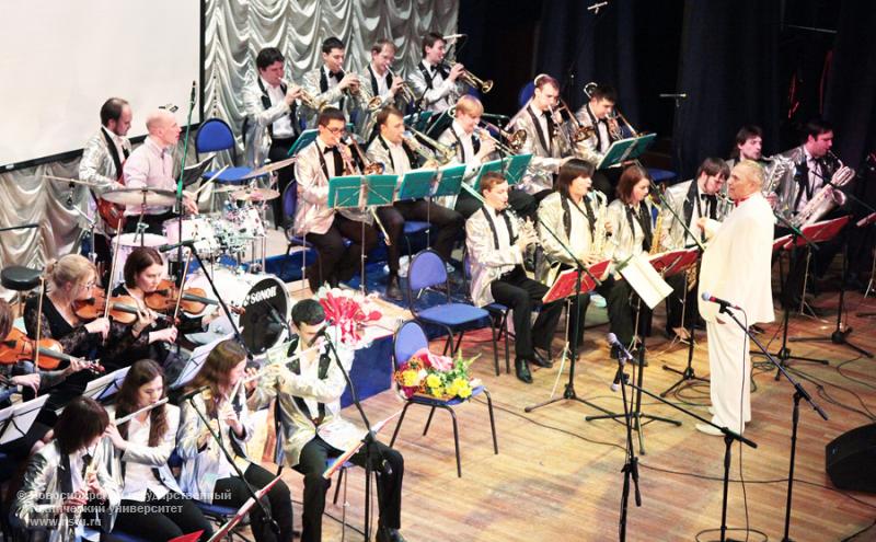 15.12.11 Празднование юбилея Джаз-оркестра НГТУ , фотография: В. Невидимов