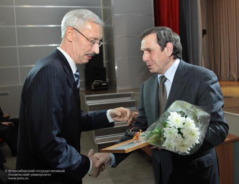 04.04.12 4 апреля состоялось Годичное собрание общественности высшей школы Новосибирской области , фотография: В. Невидимов