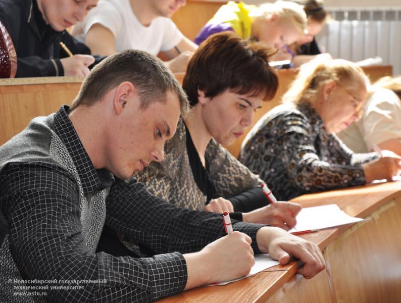 21.04.12 Акция «Тотальный диктант» в НГТУ , фотография: В. Кравченко