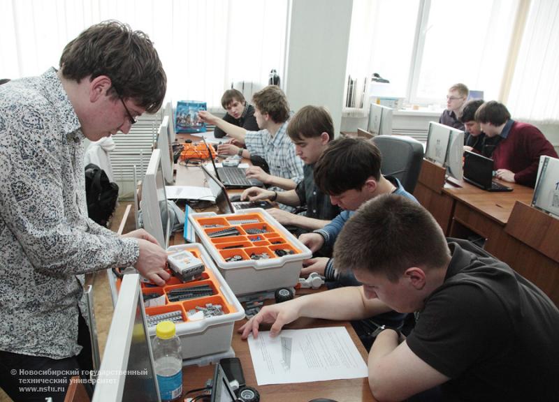 21.04.12 В НГТУ пройдет открытая городская студенческая олимпиада по робототехнике , фотография: В. Невидимов