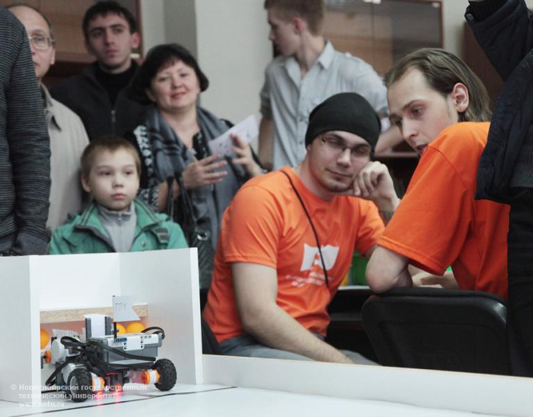 21.04.12     В НГТУ пройдет открытая городская студенческая олимпиада по робототехнике , фотография: В. Невидимов