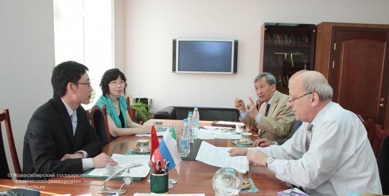 27.04.12 Консул по делам образования Генерального Консульства Китайской Народной Республики в г. Екатеринбурге Ян Цзинюй посетит НГТУ , фотография: В. Невидимов