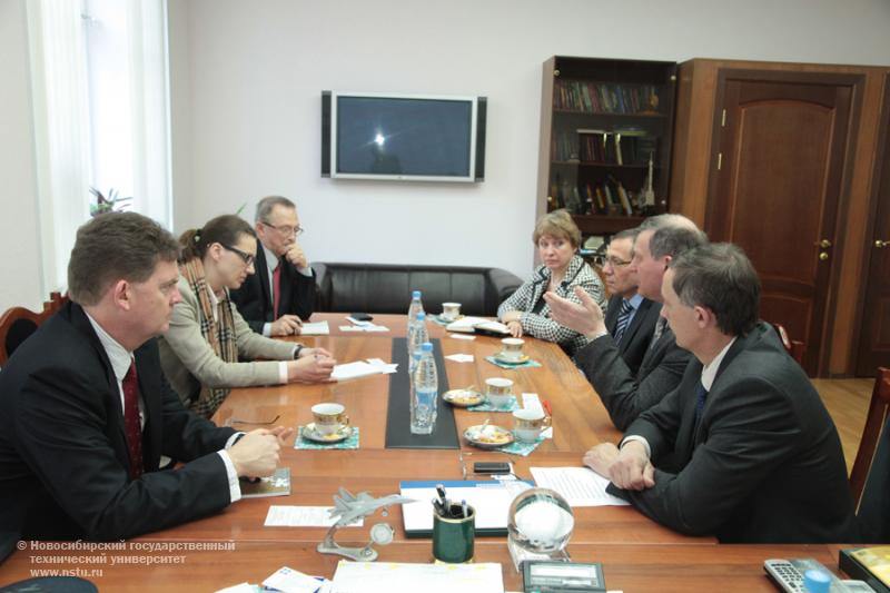 23.05.12 Визит делегации Австралийской торговой комиссии в НГТУ, фотография: В. Невидимов