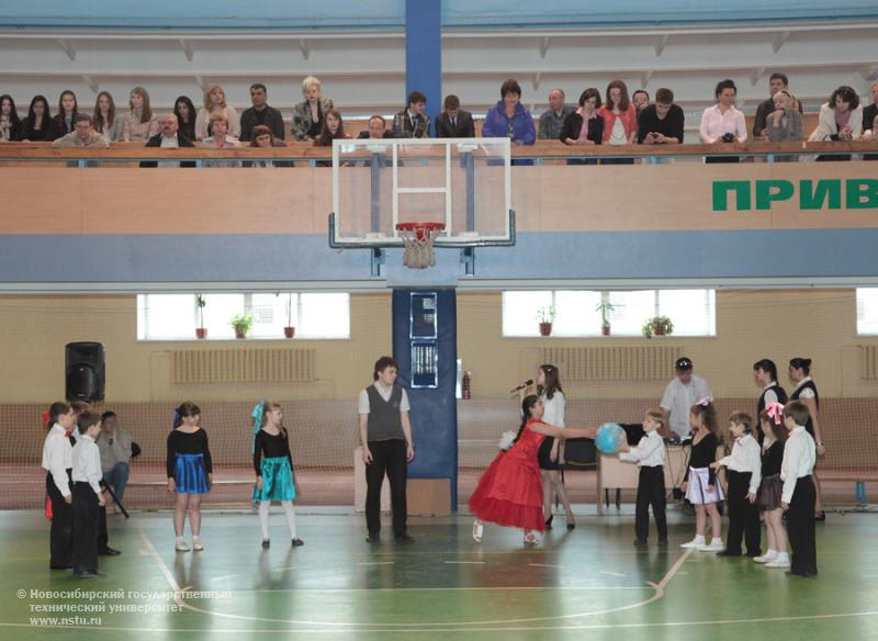 25.05.12 «Последний звонок» в Инженерном лицее НГТУ , фотография: В. Невидимов
