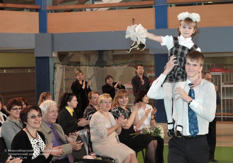 25.05.12 «Последний звонок» в Инженерном лицее НГТУ , фотография: В. Невидимов