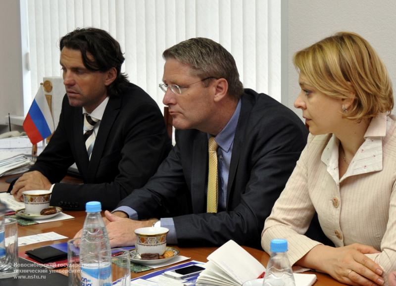 04.07.12 4 июля в НГТУ состоится встреча с представителями компании Philips , фотография: В. Кравченко