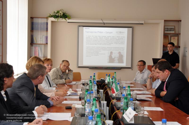 04.07.12 4 июля в НГТУ состоится встреча с представителями компании Philips , фотография: В. Кравченко