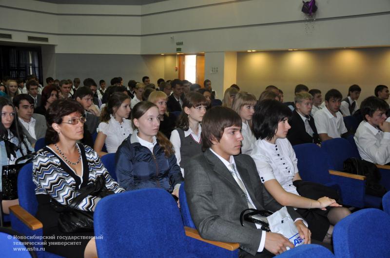 01.09.12     1 сентября состоится лекция ректора НГТУ для учащихся выпускных классов лицеев и гимназий, фотография: В. Кравченко