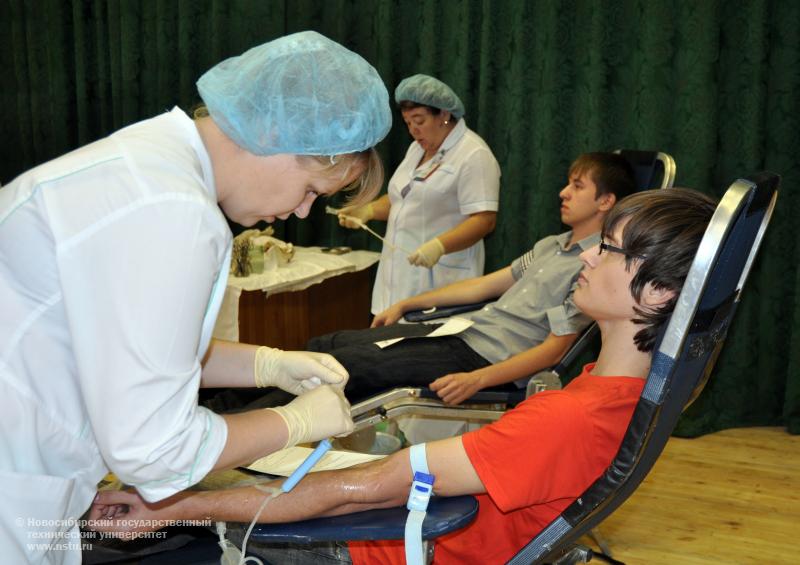 18.09.12 Донорская акция «Наш дар во имя жизни» в НГТУ, фотография: В. Кравченко