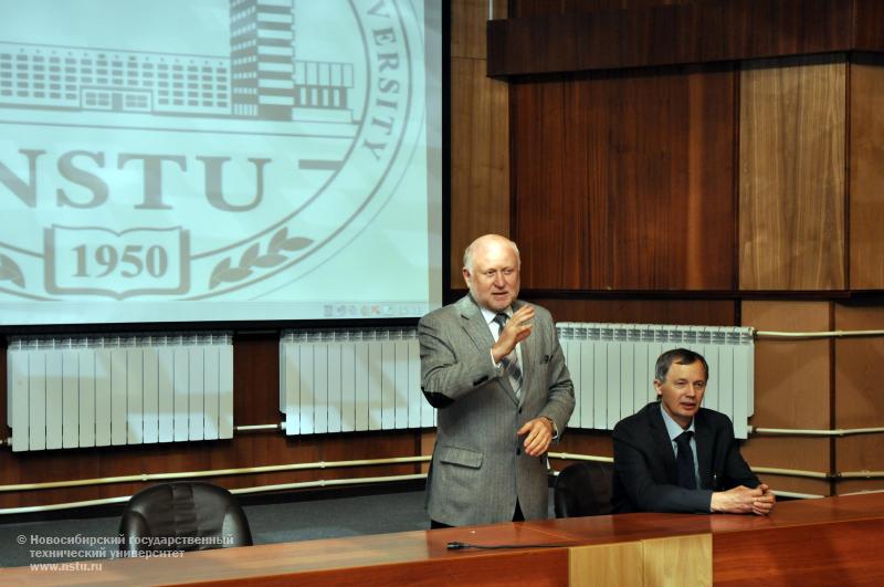 19.10.12 Начало занятий на Народном факультете НГТУ , фотография: В. Кравченко