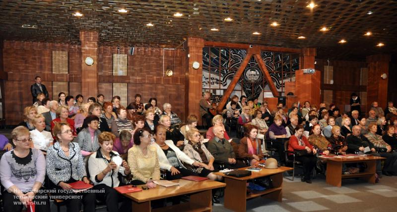 19.10.12 Начало занятий на Народном факультете НГТУ , фотография: В. Кравченко