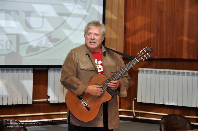 19.10.12 Начало занятий на Народном факультете НГТУ , фотография: В. Кравченко