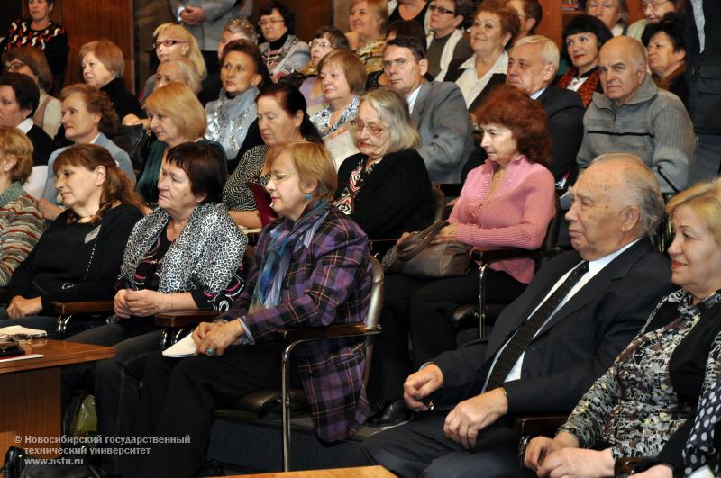 19.10.12 Начало занятий на Народном факультете НГТУ , фотография: В. Кравченко