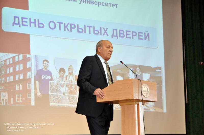 11.11.12 День открытых дверей НГТУ. Ректор НГТУ профессор Н. В. Пустовой , фотография: В. Кравченко