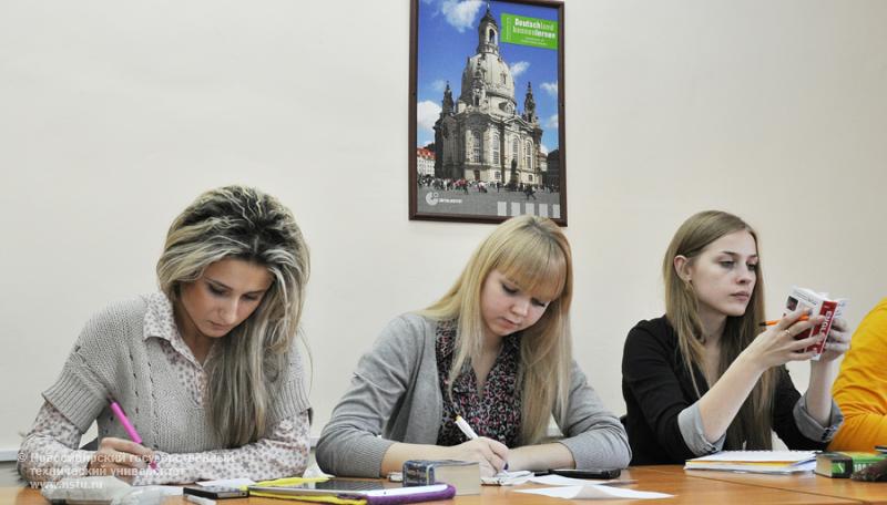 07.12.12 7 и 13 декабря в НГТУ пройдет конкурс поэзии на иностранных языках , фотография: В. Невидимов