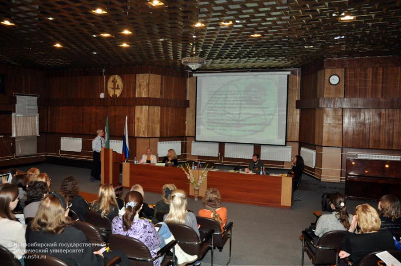05.02.13 Зимняя методическая школа для преподавателей английского языка в НГТУ, фотография: В. Кравченко