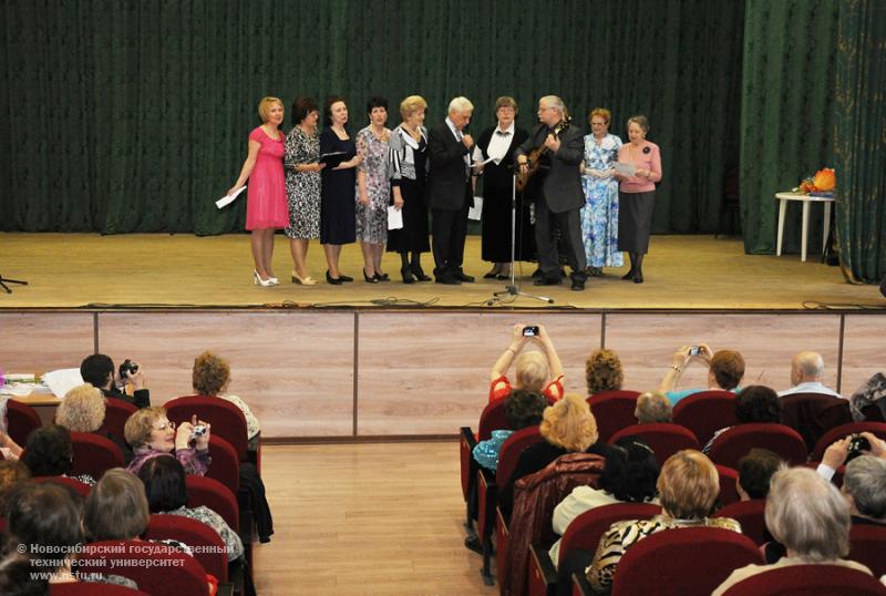 29.04.2013. Выпускной на Народном факультете НГТУ, фотография: В. Невидимов