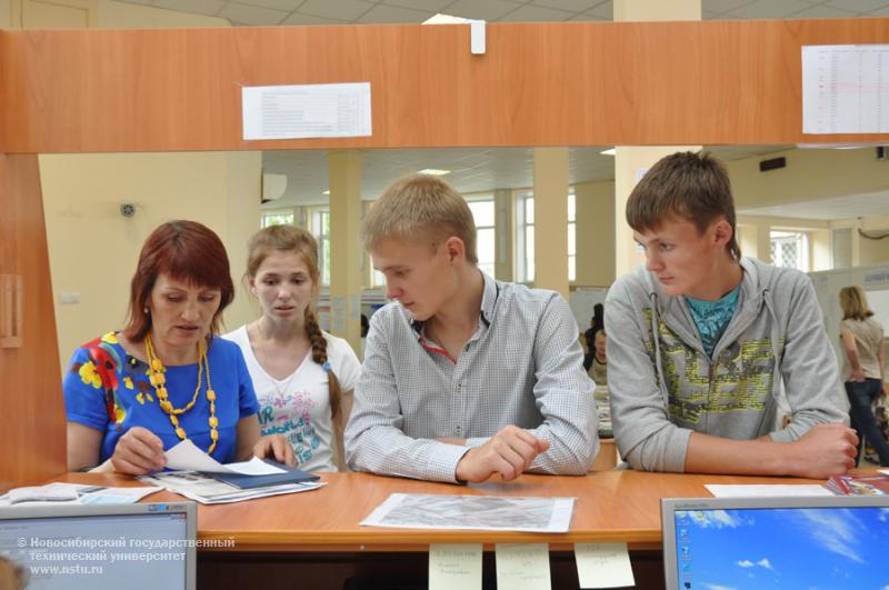 20.06.13 В НГТУ началась приемная кампания , фотография: В. Кравченко