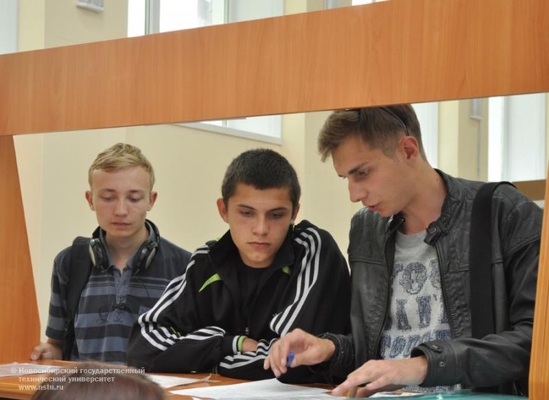 20.06.13 В НГТУ началась приемная кампания , фотография: В. Кравченко