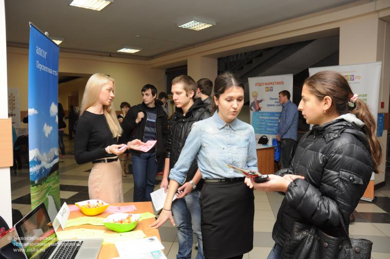 3.10.2013. Ярмарка вакансий, фотография: В. Кравченко