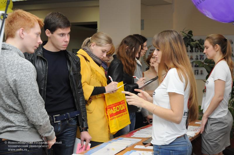 3.10.2013. Ярмарка вакансий, фотография: В. Кравченко