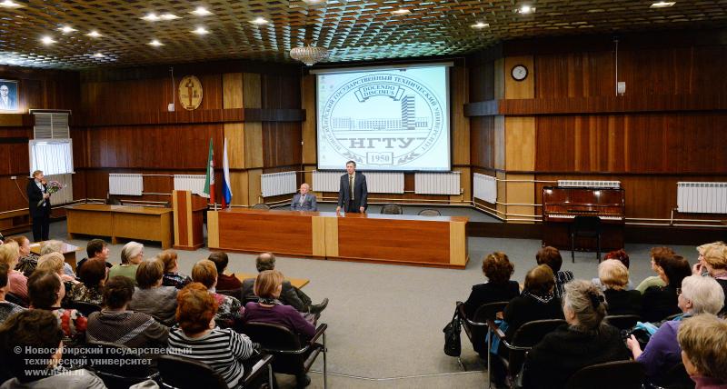 14.10.2013. Начало занятий на Народном факультете НГТУ, фотография: В. Невидимов