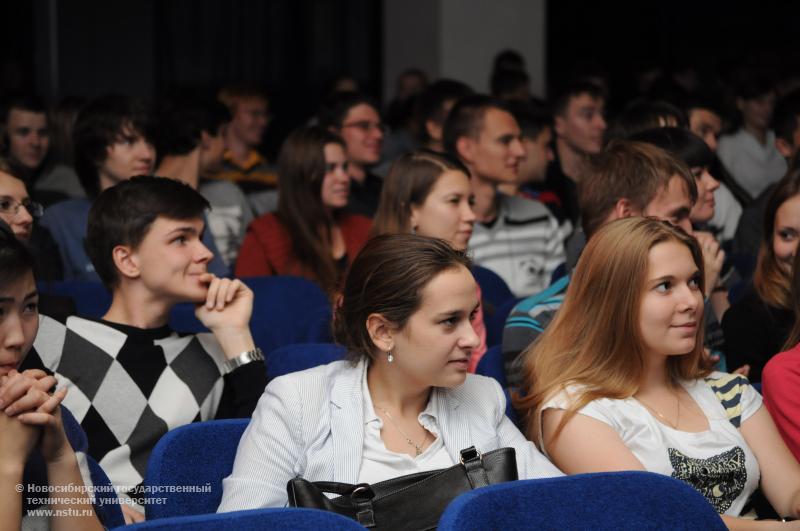 14.10.13 Посвящение в студенты первокурсников факультета энергетики, фотография: В. Кравченко