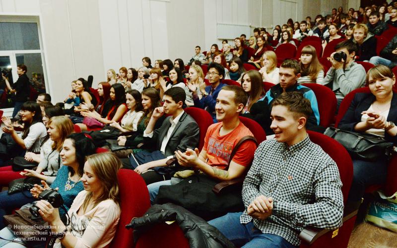 24.10.13 Посвящение в студенты первокурсников факультета гуманитарного образования , фотография: В. Невидимов