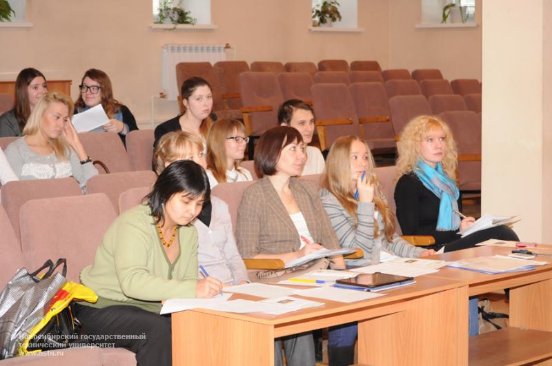 14.11.13 14 ноября в НГТУ пройдет городская студенческая конференция на иностранных языках , фотография: В. Кравченко
