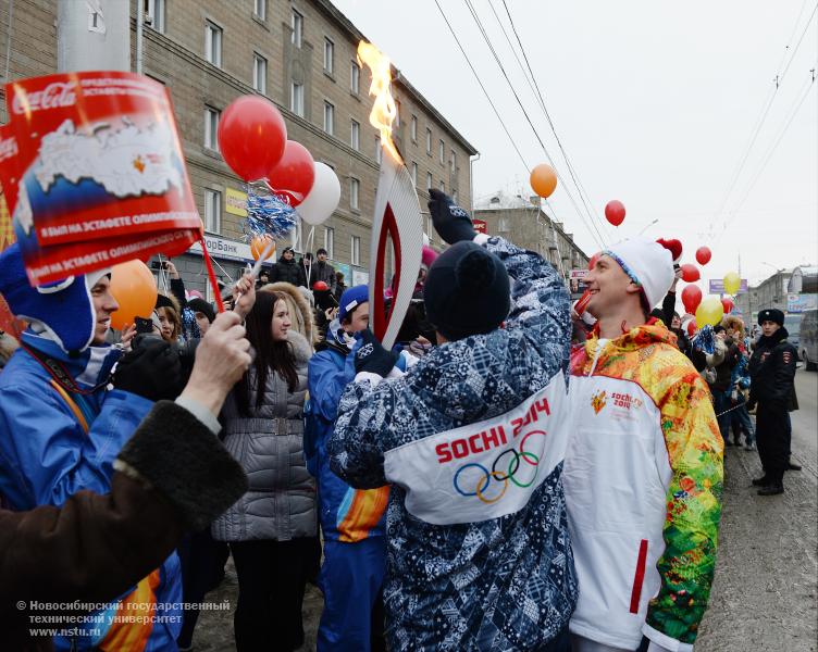 7.12.2013. Эстафета Олимпийского огня Зимней олимпиады – 2014, фотография: В. Невидимов